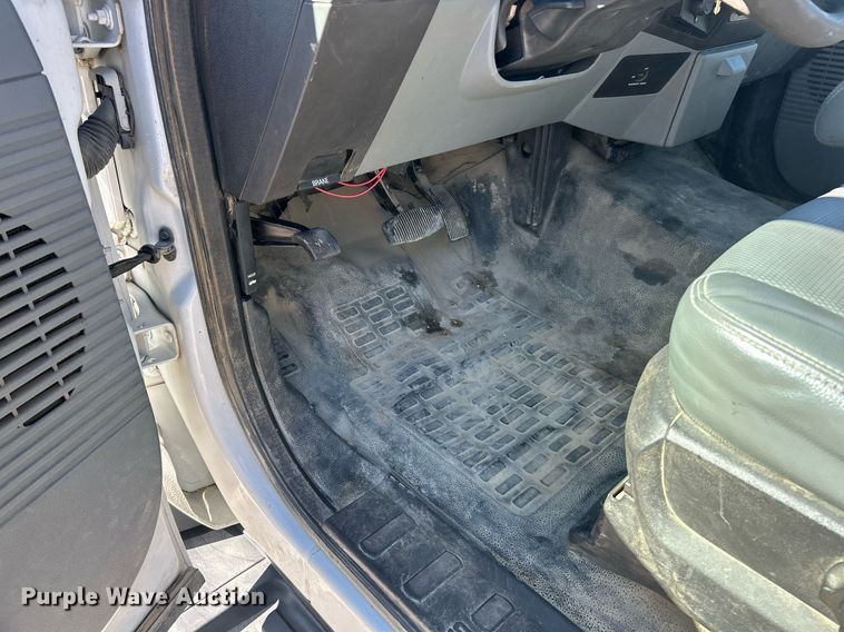 image for item EK8147 2016 Ford F550 Super Duty XL truck cab and chassis