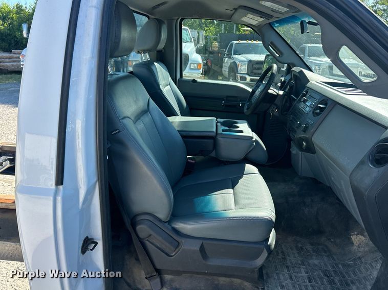 image for item EK8147 2016 Ford F550 Super Duty XL truck cab and chassis