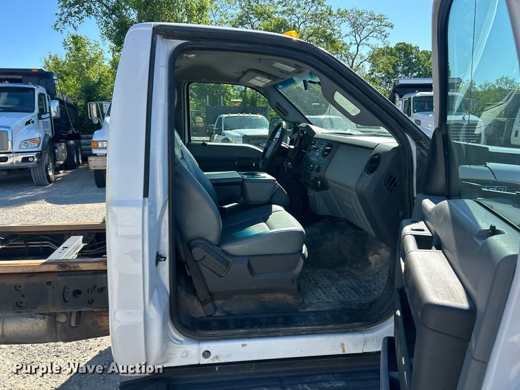 image for item EK8147 2016 Ford F550 Super Duty XL truck cab and chassis