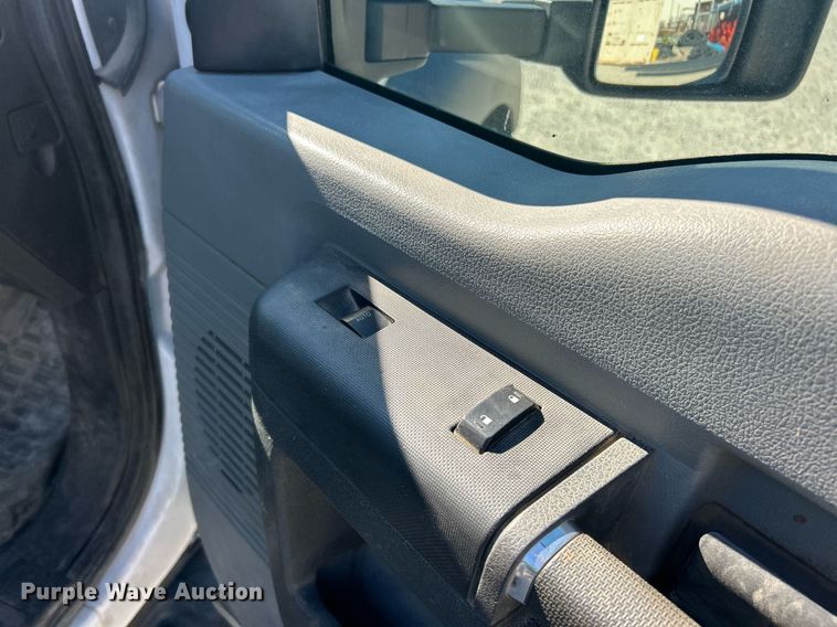 image for item EK8147 2016 Ford F550 Super Duty XL truck cab and chassis