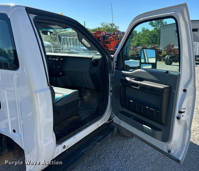 image for item EK8147 2016 Ford F550 Super Duty XL truck cab and chassis