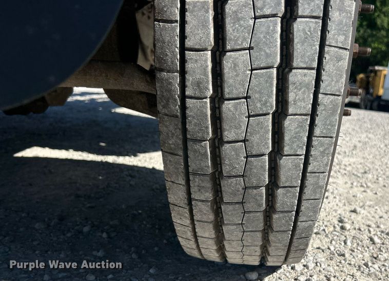 image for item EK8147 2016 Ford F550 Super Duty XL truck cab and chassis