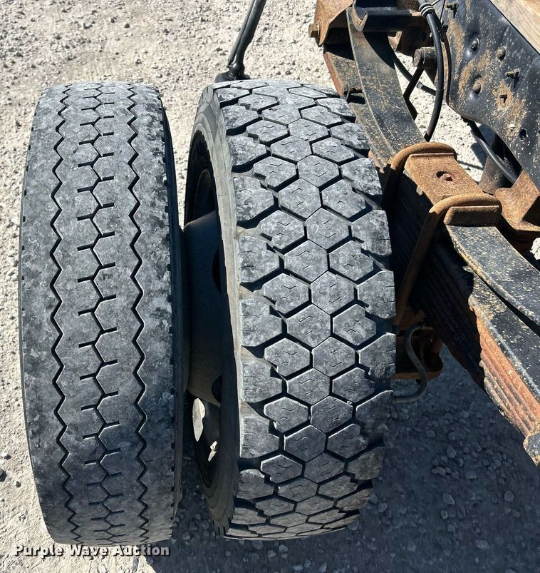 image for item EK8147 2016 Ford F550 Super Duty XL truck cab and chassis