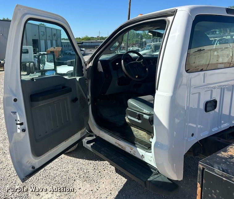 image for item EK8148 2015 Ford F550 Super Duty XL truck cab and chassis