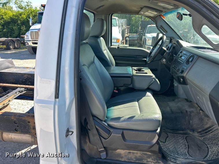image for item EK8148 2015 Ford F550 Super Duty XL truck cab and chassis