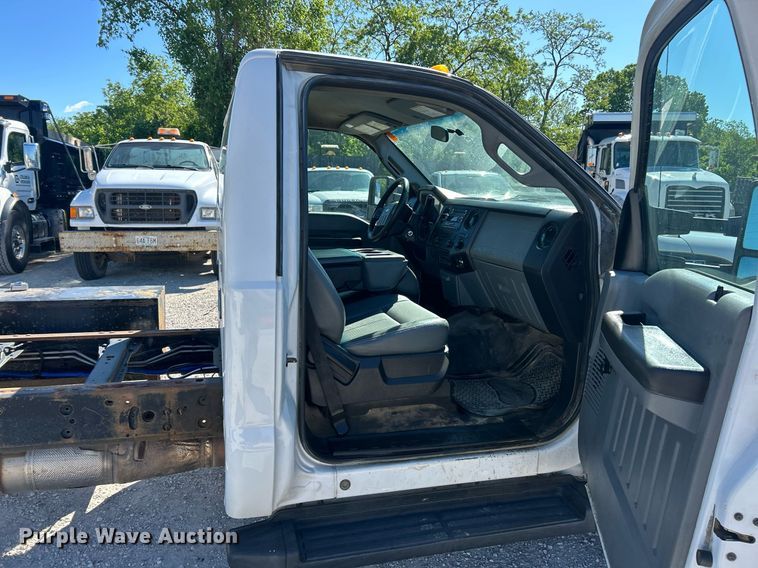 image for item EK8148 2015 Ford F550 Super Duty XL truck cab and chassis