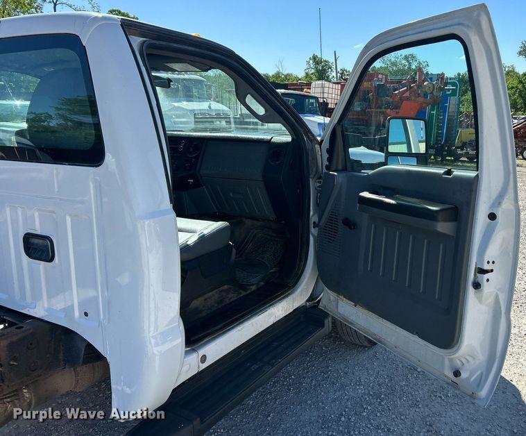 image for item EK8148 2015 Ford F550 Super Duty XL truck cab and chassis