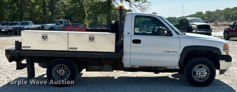 image for item EK8152 2001 GMC Sierra 3500 utility bed pickup truck