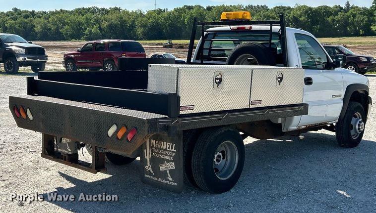 image for item EK8152 2001 GMC Sierra 3500 utility bed pickup truck