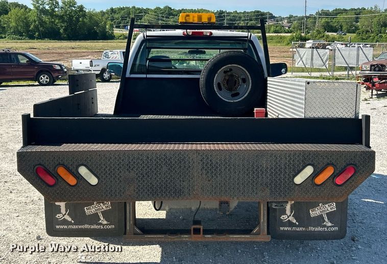 image for item EK8152 2001 GMC Sierra 3500 utility bed pickup truck