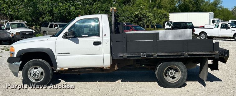 image for item EK8152 2001 GMC Sierra 3500 utility bed pickup truck