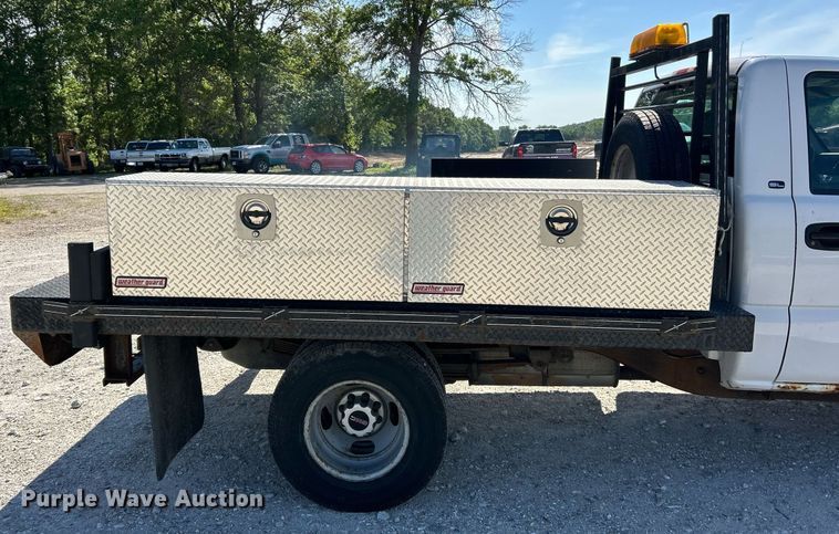 image for item EK8152 2001 GMC Sierra 3500 utility bed pickup truck