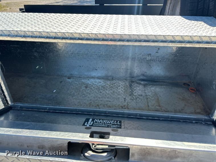 image for item EK8152 2001 GMC Sierra 3500 utility bed pickup truck