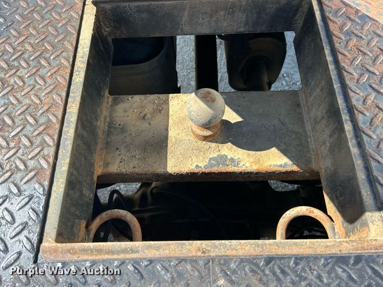 image for item EK8152 2001 GMC Sierra 3500 utility bed pickup truck