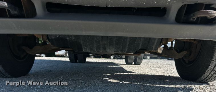 image for item EK8152 2001 GMC Sierra 3500 utility bed pickup truck