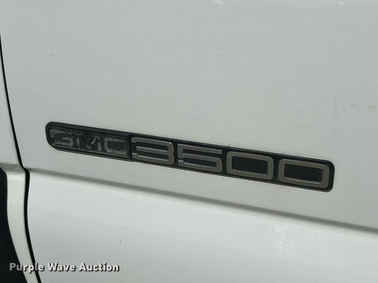 image for item EK8152 2001 GMC Sierra 3500 utility bed pickup truck