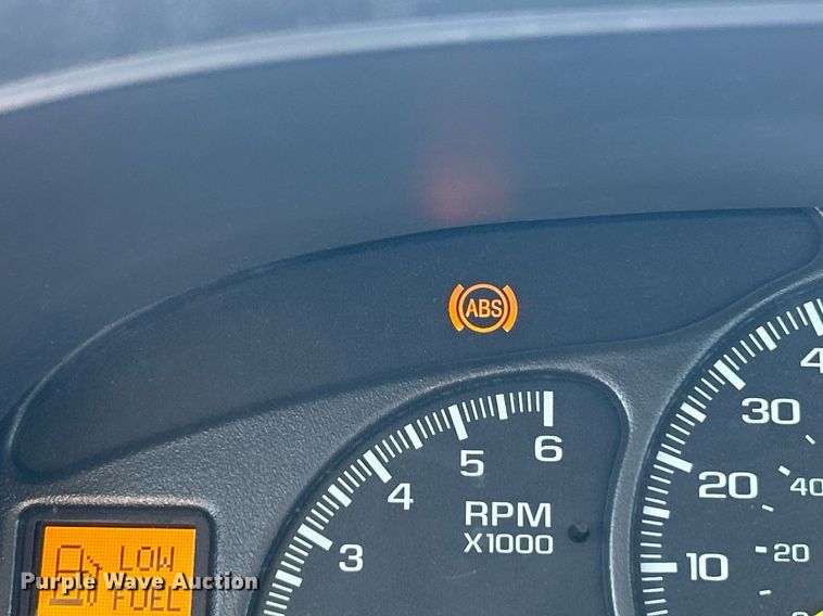 image for item EK8152 2001 GMC Sierra 3500 utility bed pickup truck