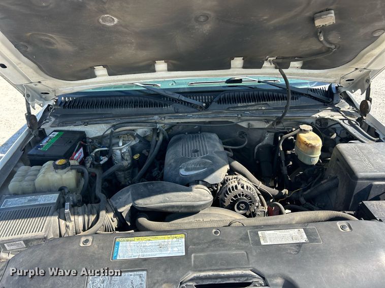 image for item EK8152 2001 GMC Sierra 3500 utility bed pickup truck