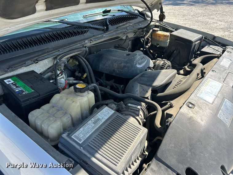 image for item EK8152 2001 GMC Sierra 3500 utility bed pickup truck