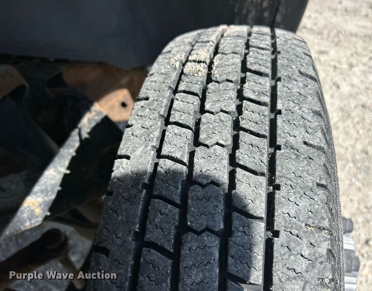 image for item EK8152 2001 GMC Sierra 3500 utility bed pickup truck