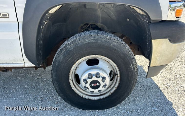 image for item EK8152 2001 GMC Sierra 3500 utility bed pickup truck