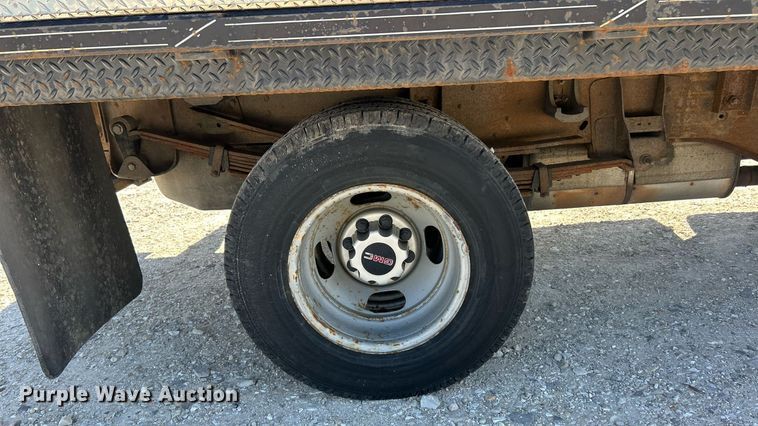 image for item EK8152 2001 GMC Sierra 3500 utility bed pickup truck