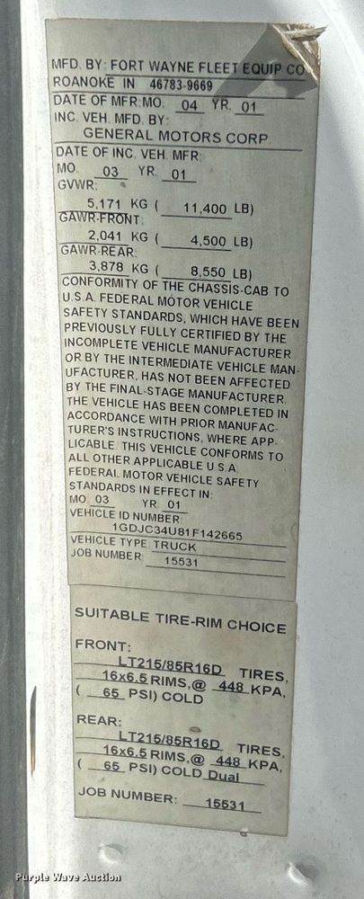 image for item EK8152 2001 GMC Sierra 3500 utility bed pickup truck