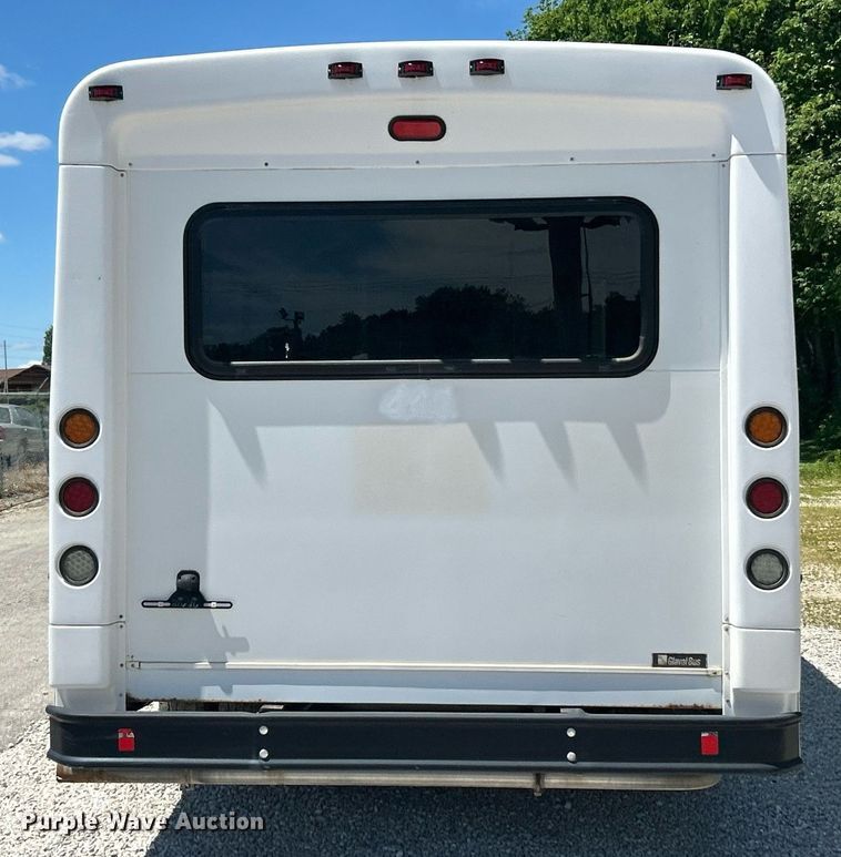 image for item EK8156 2017 Ford E450 Super Duty shuttle bus