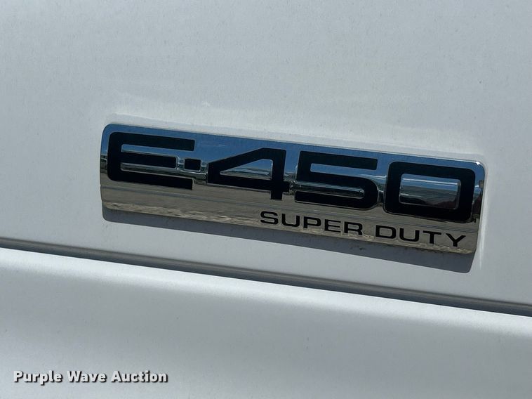 image for item EK8156 2017 Ford E450 Super Duty shuttle bus