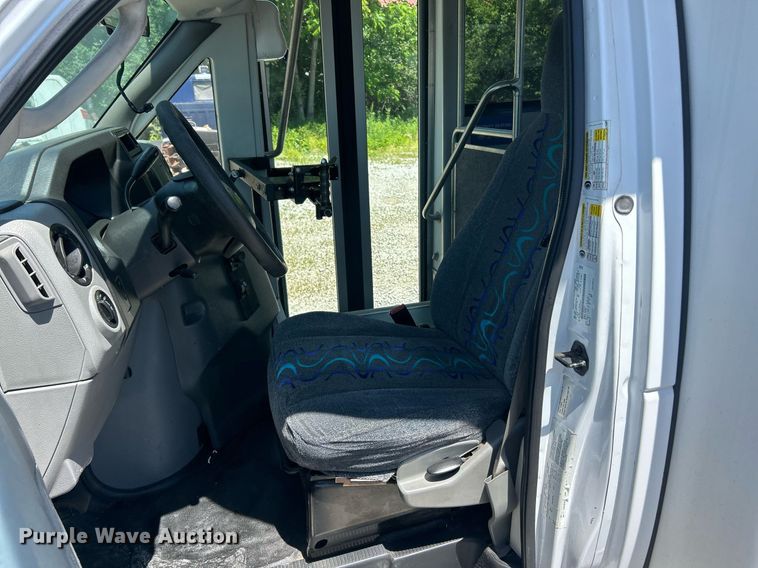 image for item EK8156 2017 Ford E450 Super Duty shuttle bus