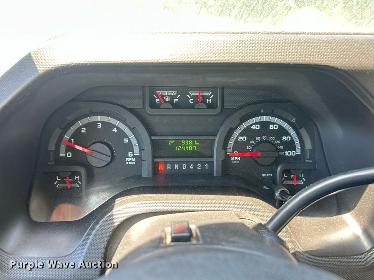 image for item EK8156 2017 Ford E450 Super Duty shuttle bus