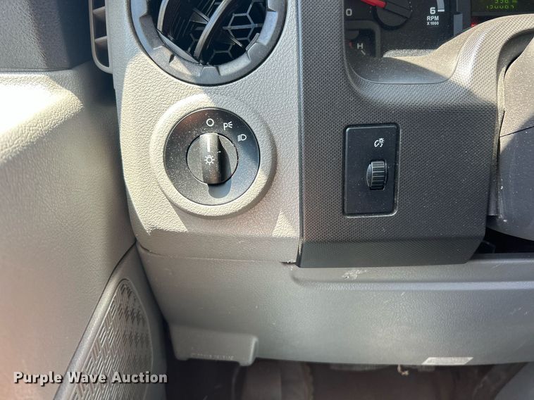 image for item EK8156 2017 Ford E450 Super Duty shuttle bus