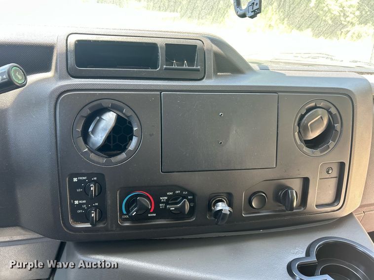 image for item EK8156 2017 Ford E450 Super Duty shuttle bus