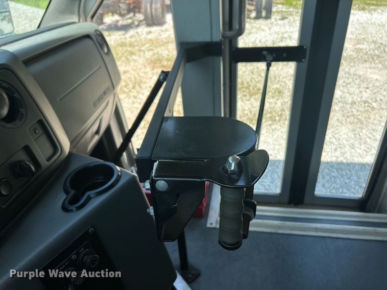 image for item EK8156 2017 Ford E450 Super Duty shuttle bus