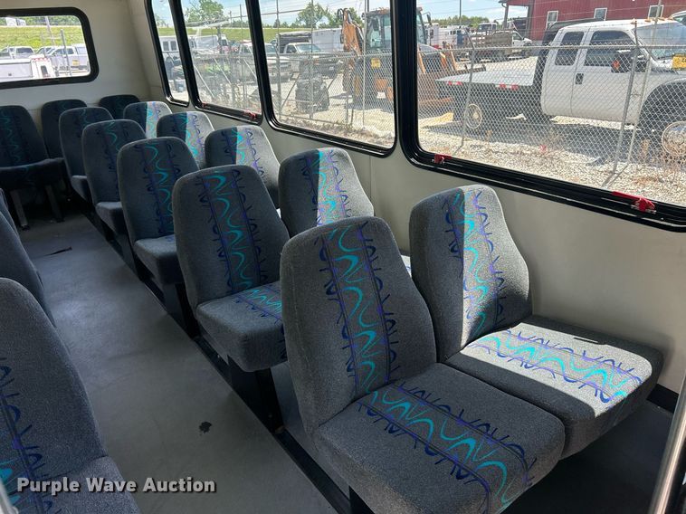 image for item EK8156 2017 Ford E450 Super Duty shuttle bus