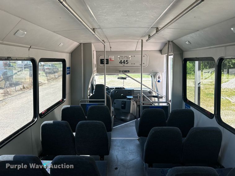 image for item EK8156 2017 Ford E450 Super Duty shuttle bus