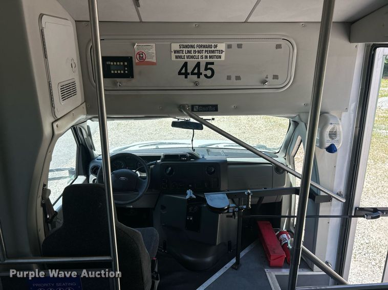 image for item EK8156 2017 Ford E450 Super Duty shuttle bus