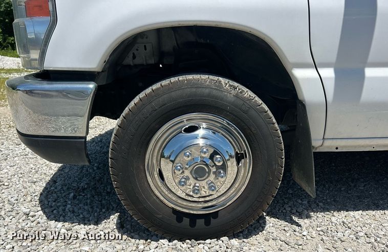 image for item EK8156 2017 Ford E450 Super Duty shuttle bus