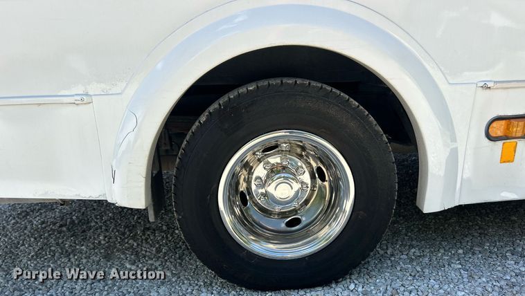 image for item EK8156 2017 Ford E450 Super Duty shuttle bus