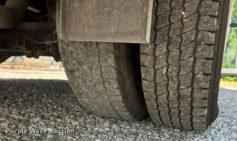 image for item EK8156 2017 Ford E450 Super Duty shuttle bus