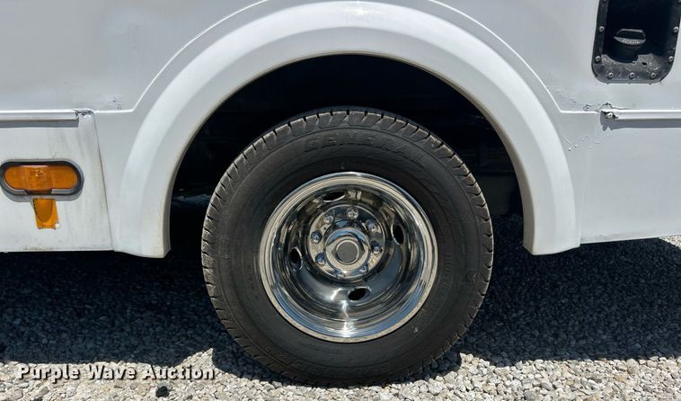 image for item EK8156 2017 Ford E450 Super Duty shuttle bus