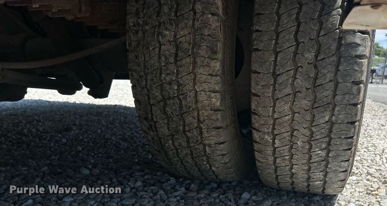 image for item EK8156 2017 Ford E450 Super Duty shuttle bus