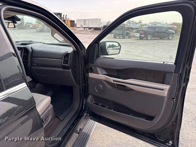 image for item EM2532 2021 Ford Expedition Max Limited SUV