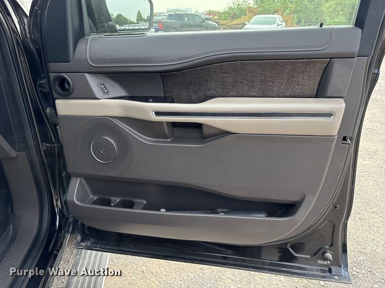 image for item EM2532 2021 Ford Expedition Max Limited SUV