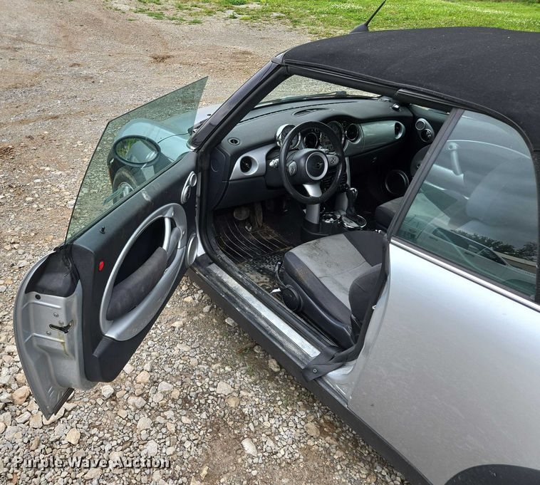 image for item EM7345 2005 Mini Cooper convertible
