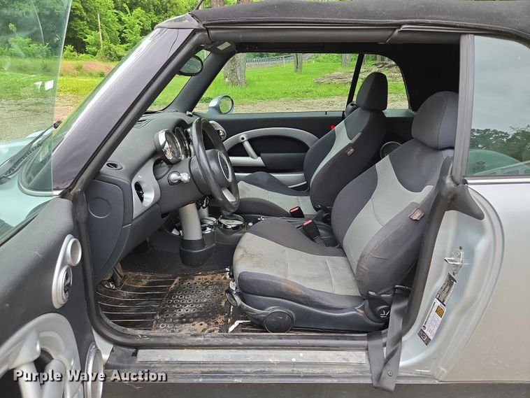 image for item EM7345 2005 Mini Cooper convertible