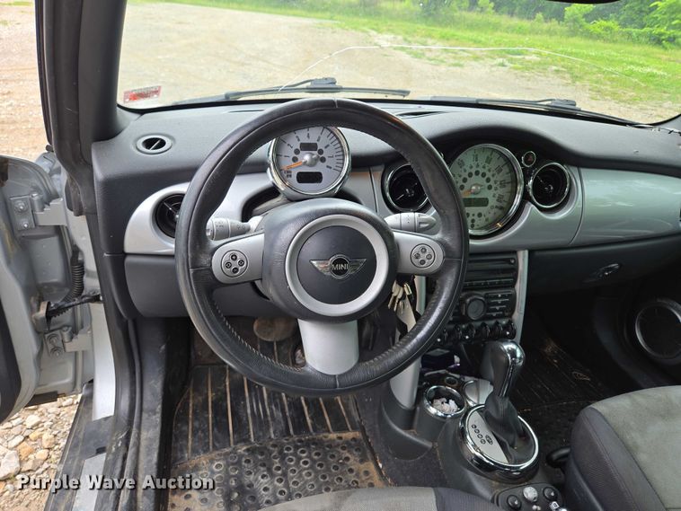 image for item EM7345 2005 Mini Cooper convertible