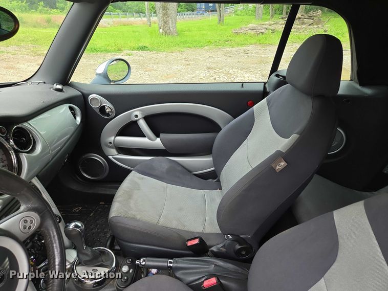 image for item EM7345 2005 Mini Cooper convertible