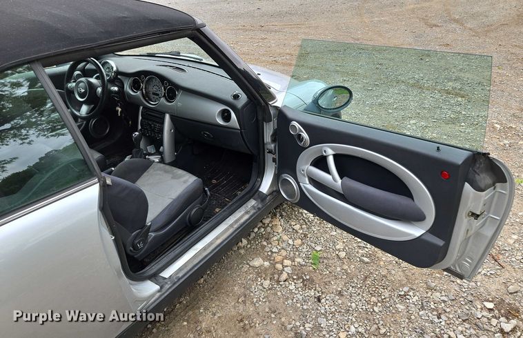 image for item EM7345 2005 Mini Cooper convertible