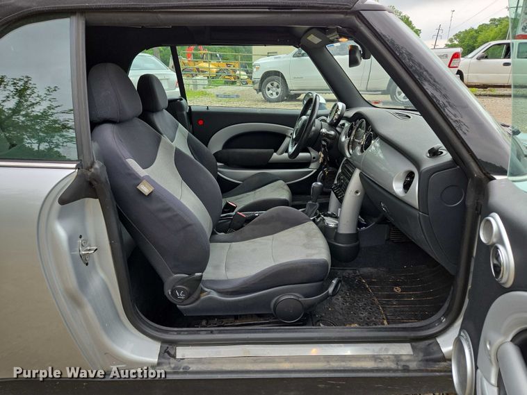 image for item EM7345 2005 Mini Cooper convertible